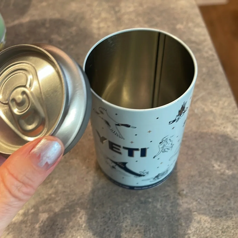 yeti beer soda can storage container. New